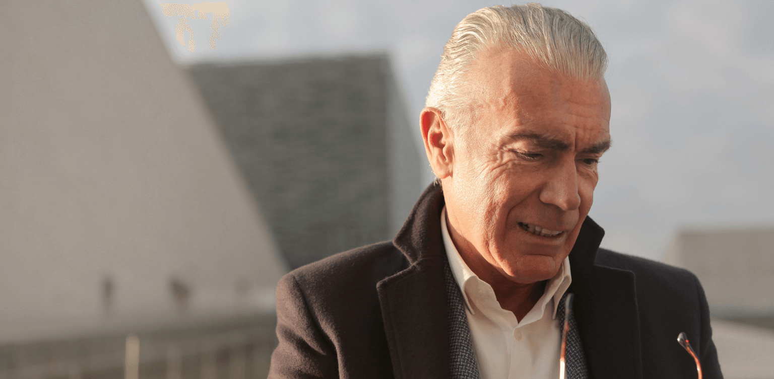 Leadership - leading people to success 